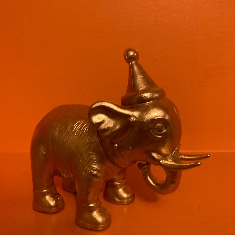 Gold party elephant - Picture 1 of 1